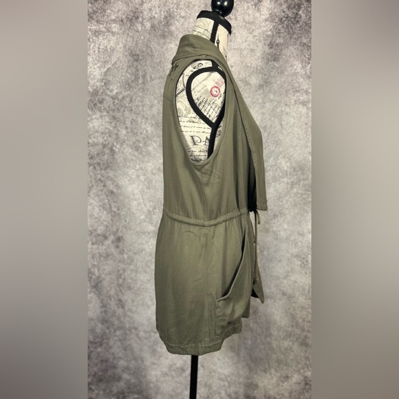 Miami Floral Embroidered Olive Green pocketed Front Tie Closure Vest Size M - Picture 3 of 12